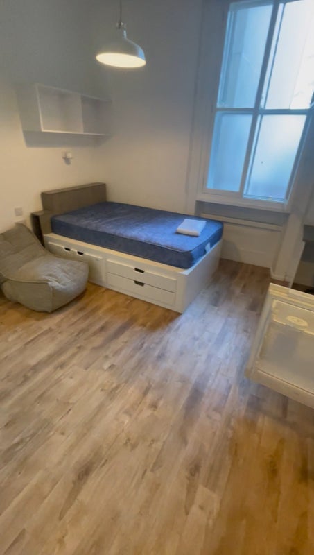 Flat Higham Place in Newcastle upon Tyne