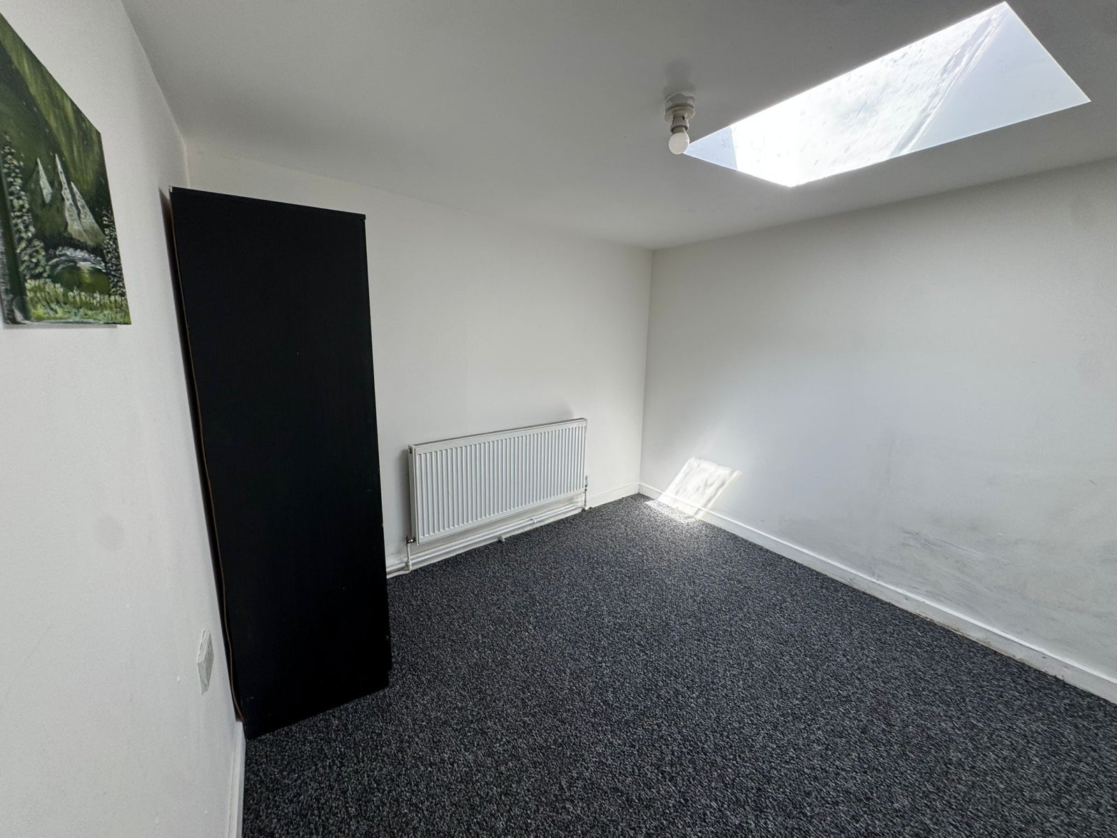 Flat Mayesbrook Road in Greater London