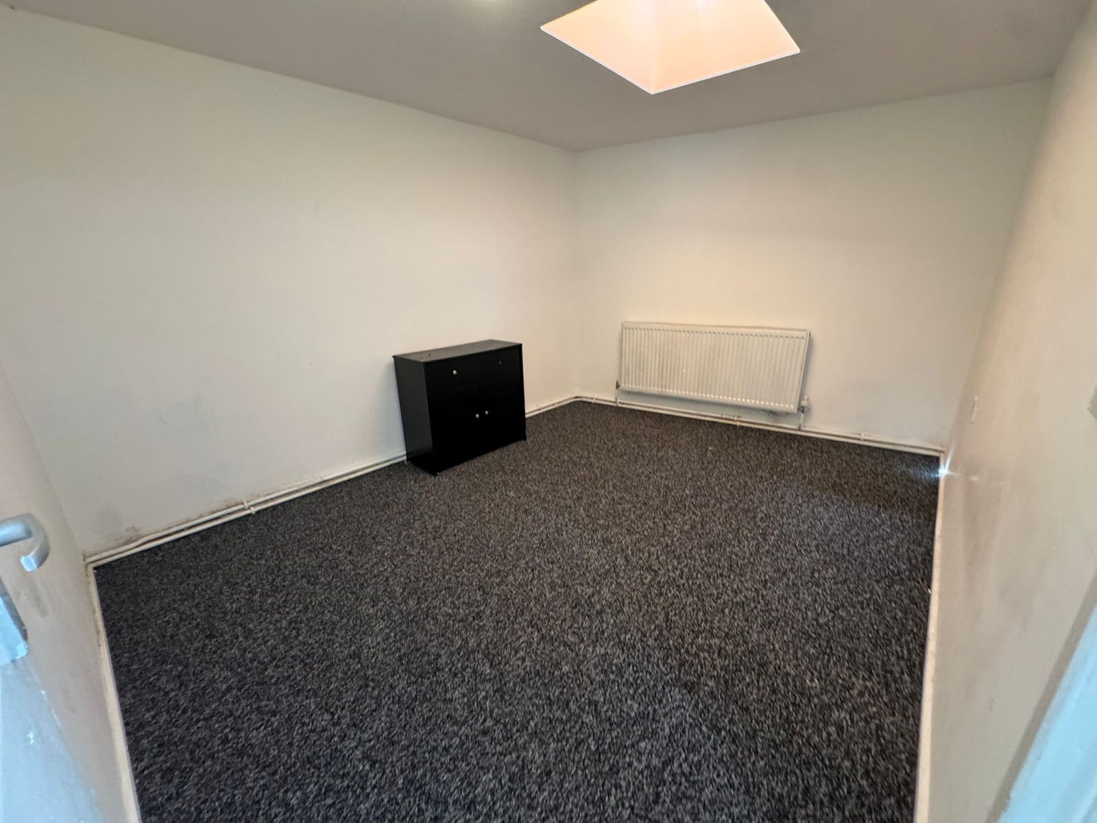 Flat Mayesbrook Road in Greater London