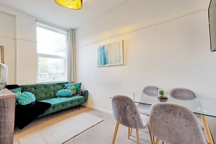 Flat Eastern Esplanade in Southend-on-Sea