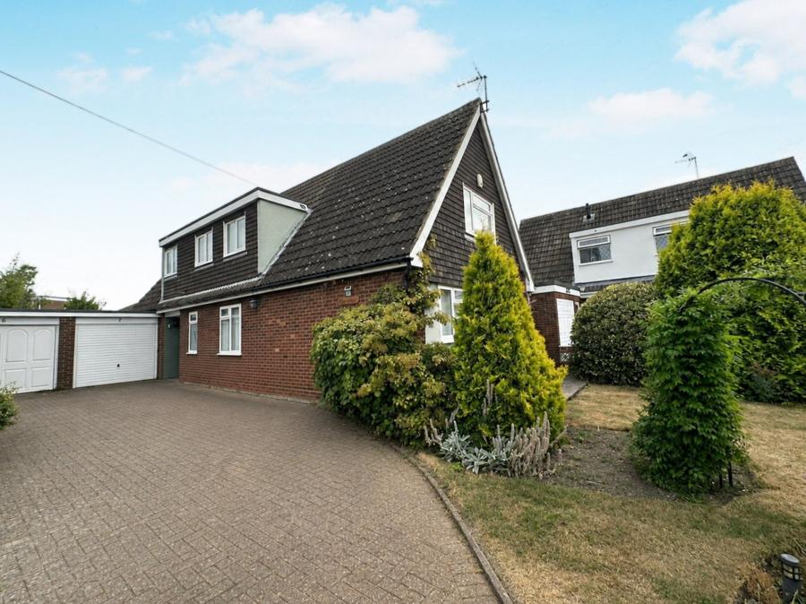 House Bower Close in Eaton Bray
