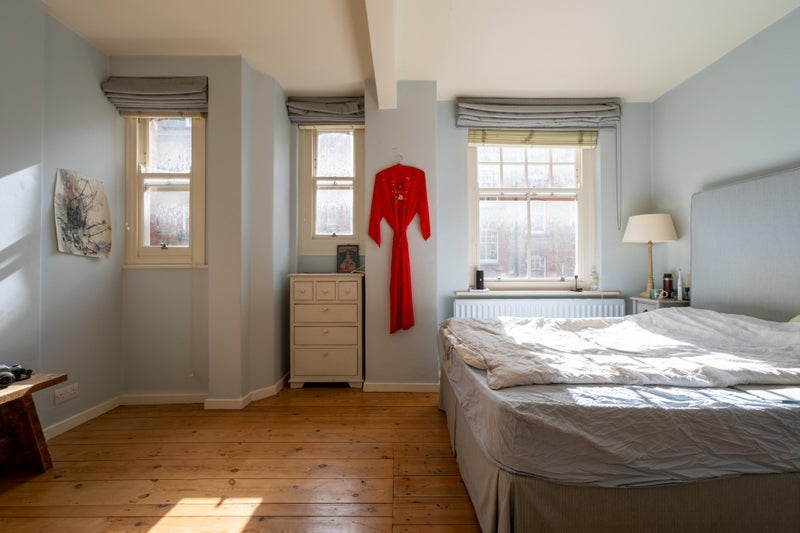 Room Gales Gardens in Greater London