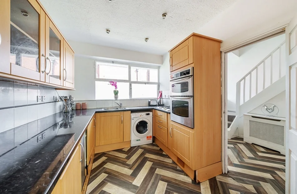 Flat Ranelagh Road in City of Westminster
