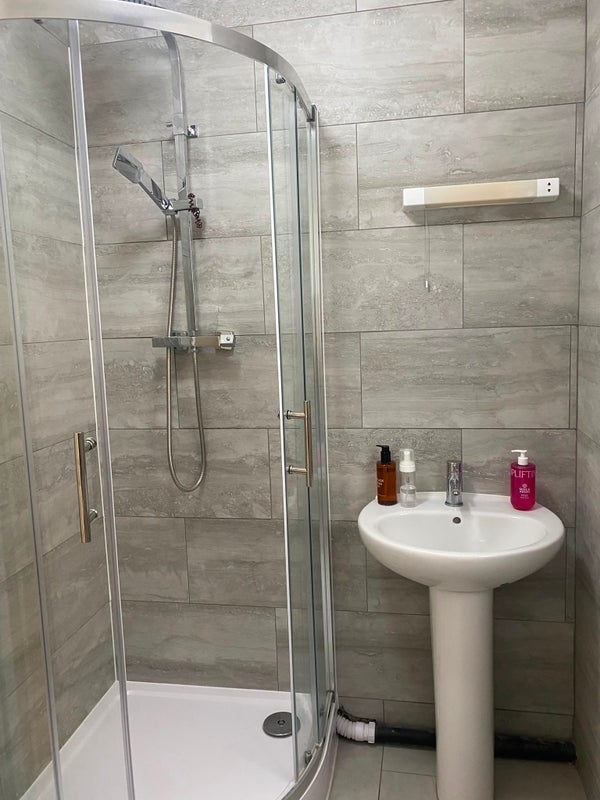 Room Thirsk Road in Greater London