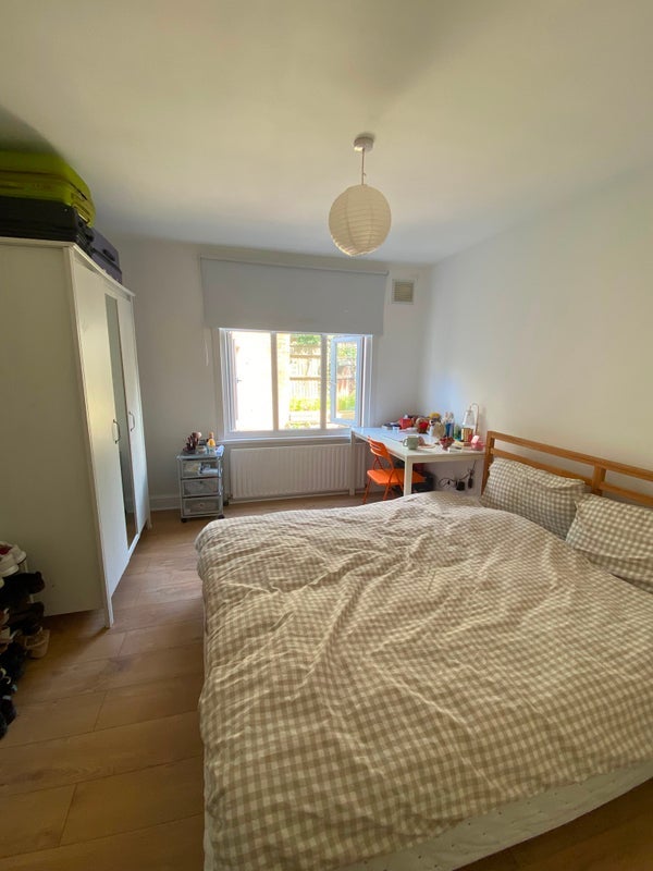 Room Thirsk Road in Greater London