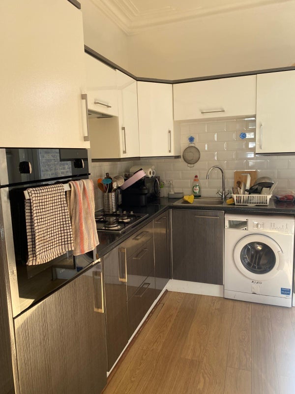 Room Thirsk Road in Greater London