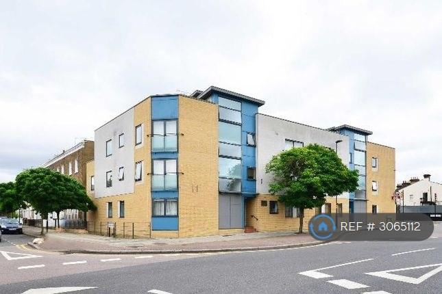 Flat Hinton Road in Greater London