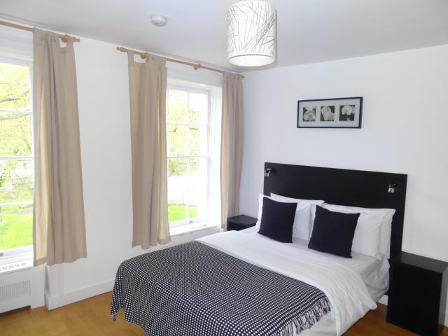 Flat Cartwright Gardens in Greater London