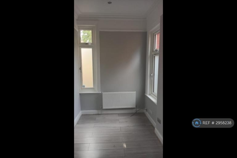 Flat Cavendish Road in Reigate and Banstead