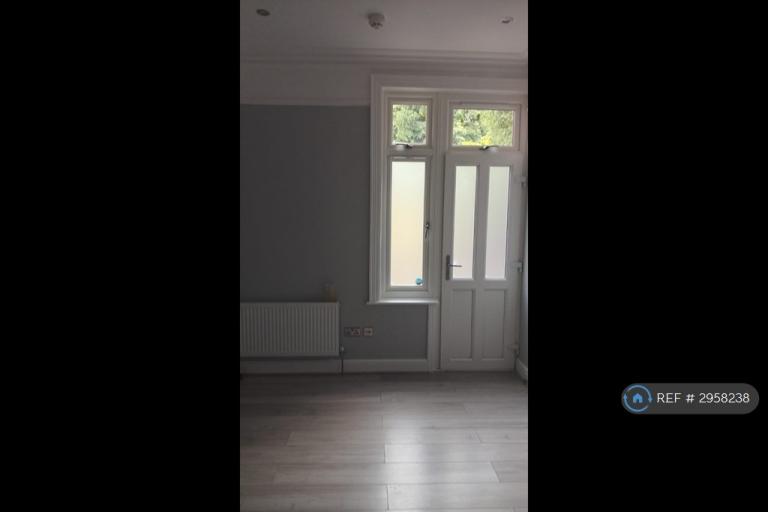 Flat Cavendish Road in Reigate and Banstead