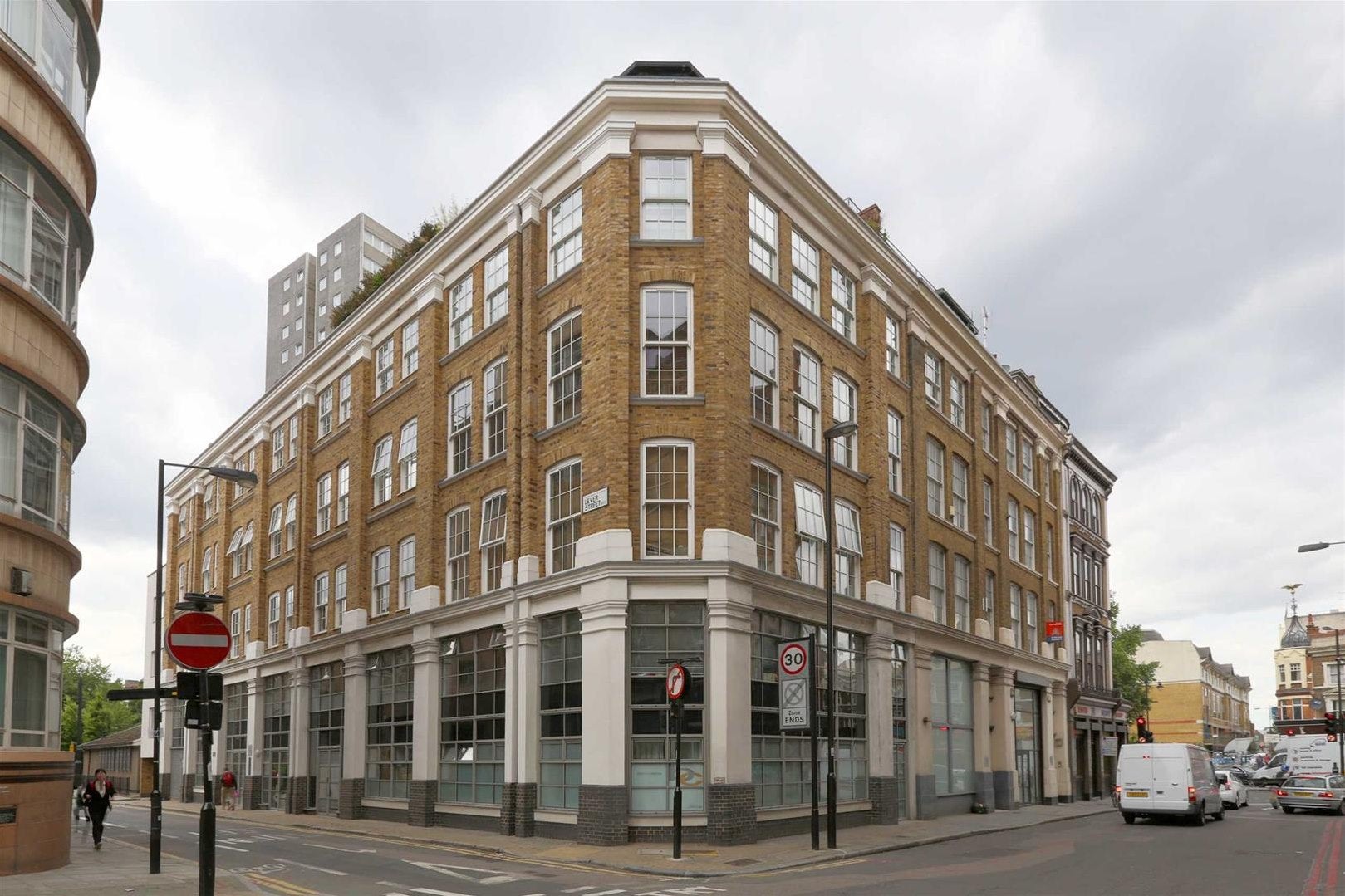 Flat Lever Street in Greater London