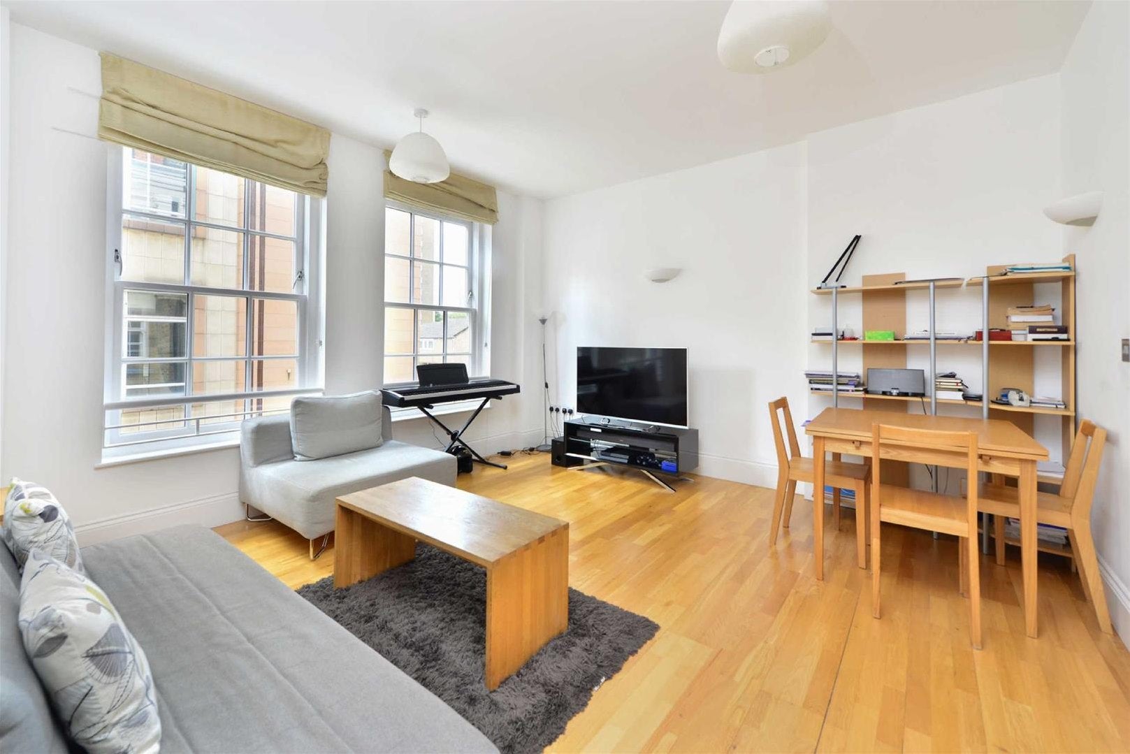 Flat Lever Street in Greater London