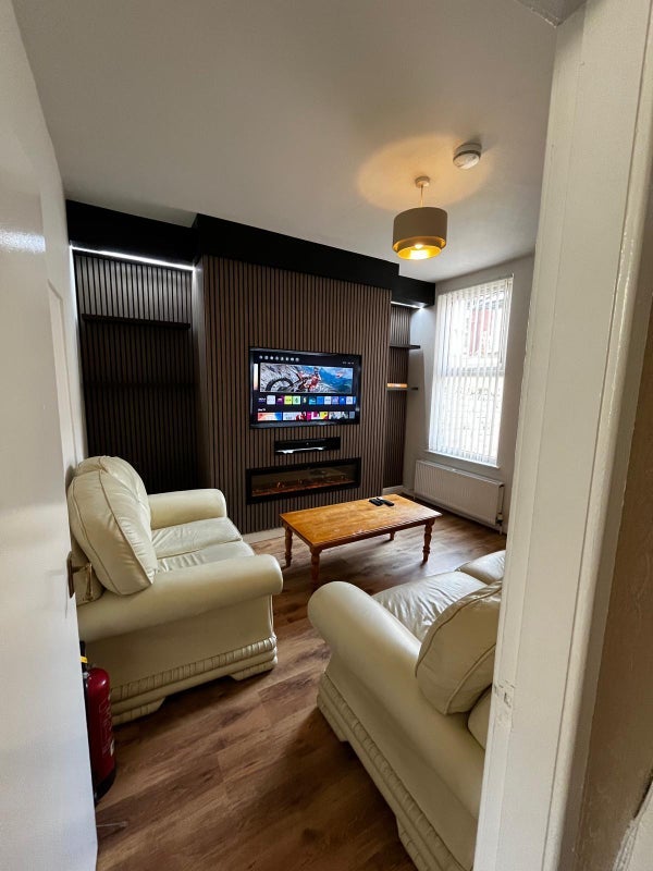 Room Albany Road in Liverpool
