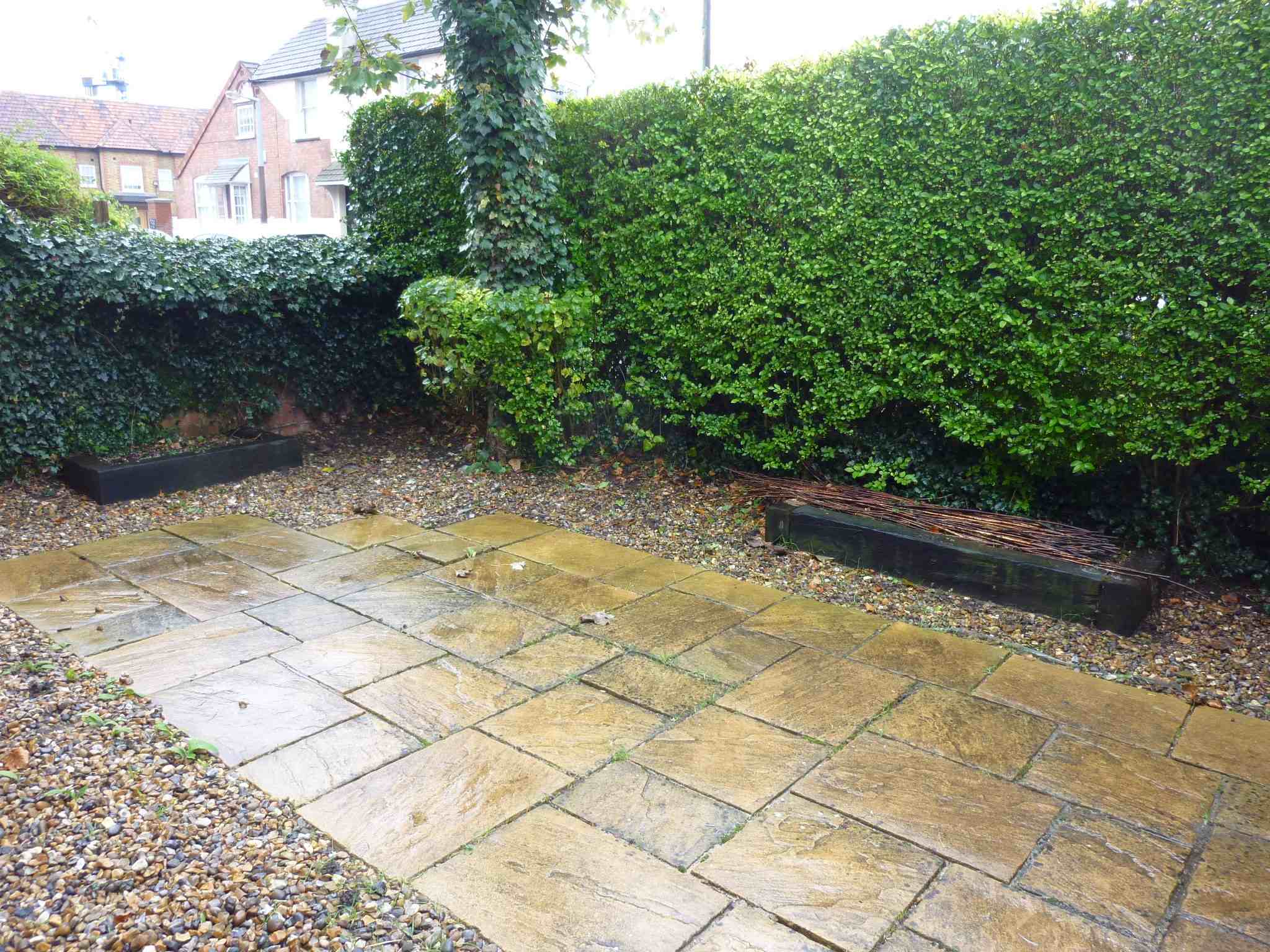 Flat Highfield Road in Hertsmere