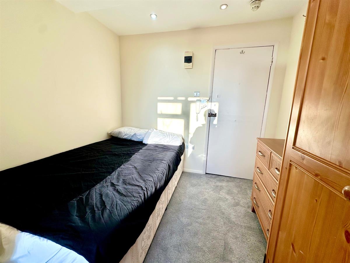 Flat Old Brompton Road in Greater London