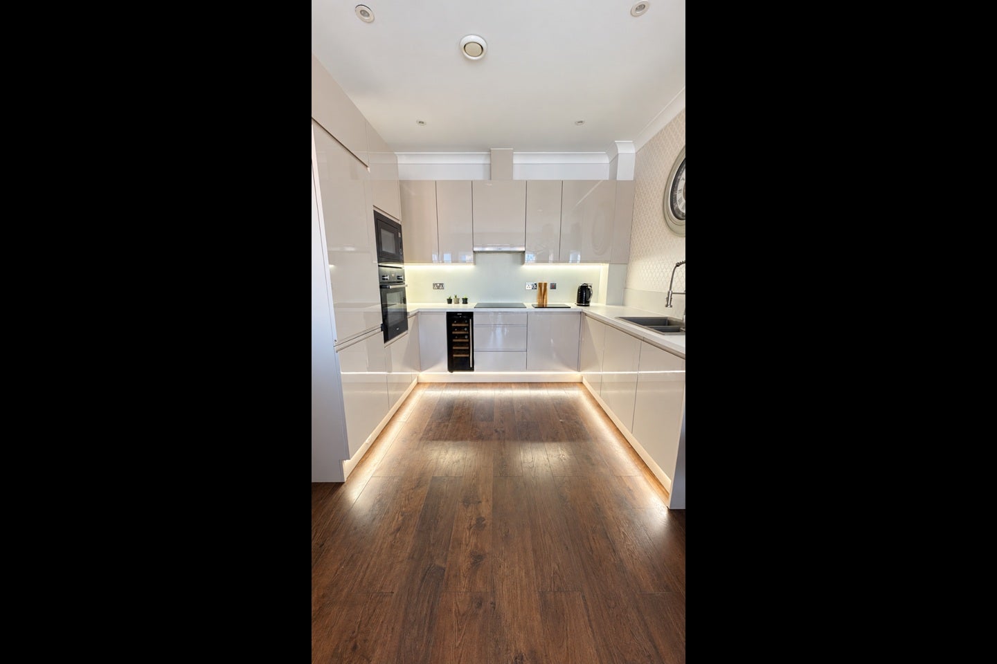 Room Clovelly Place in Dartford