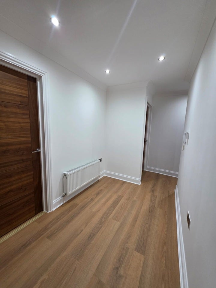 Flat Dagmar Avenue in Greater London