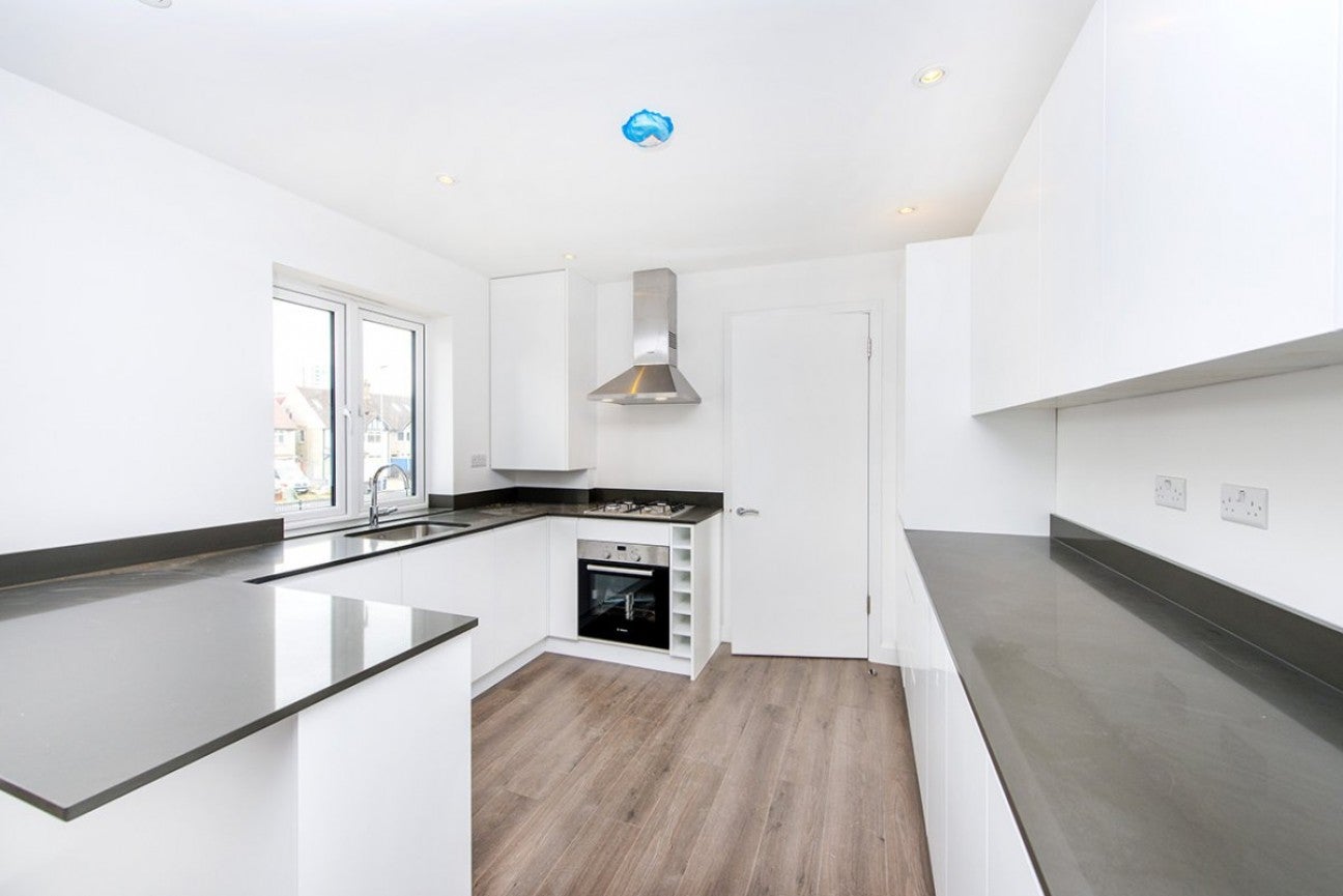 Flat Hendon Way in Greater London