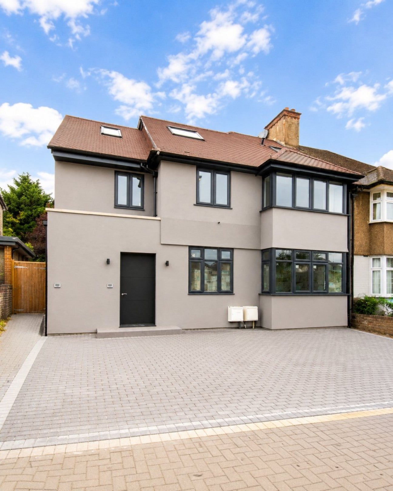 Flat Hendon Way in Greater London