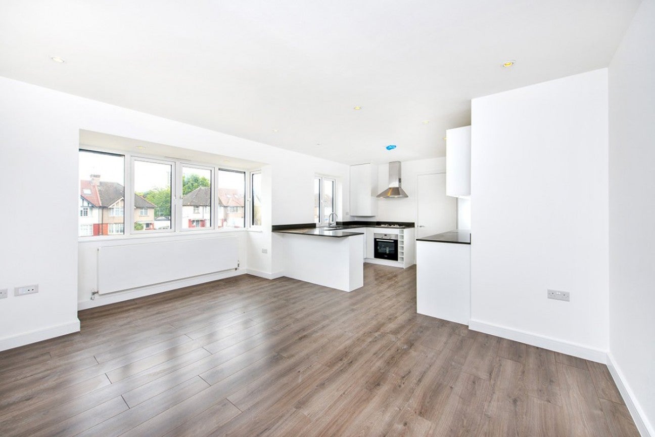 Flat Hendon Way in Greater London
