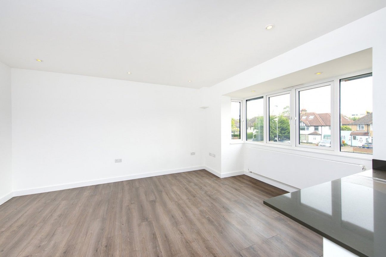 Flat Hendon Way in Greater London