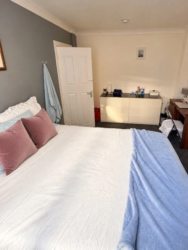 Room Park West Place in City of Westminster