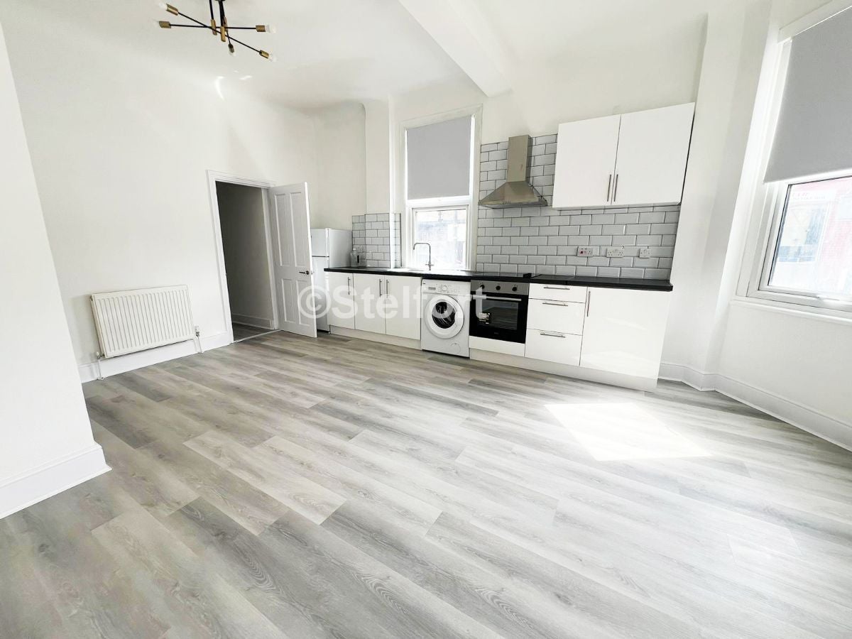 Flat Prince Regent Lane in Greater London