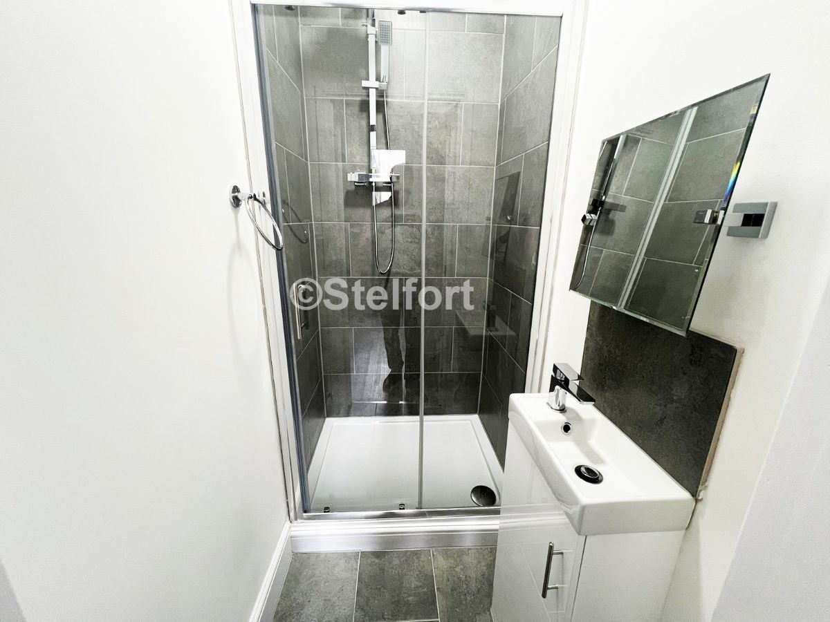 Flat Prince Regent Lane in Greater London
