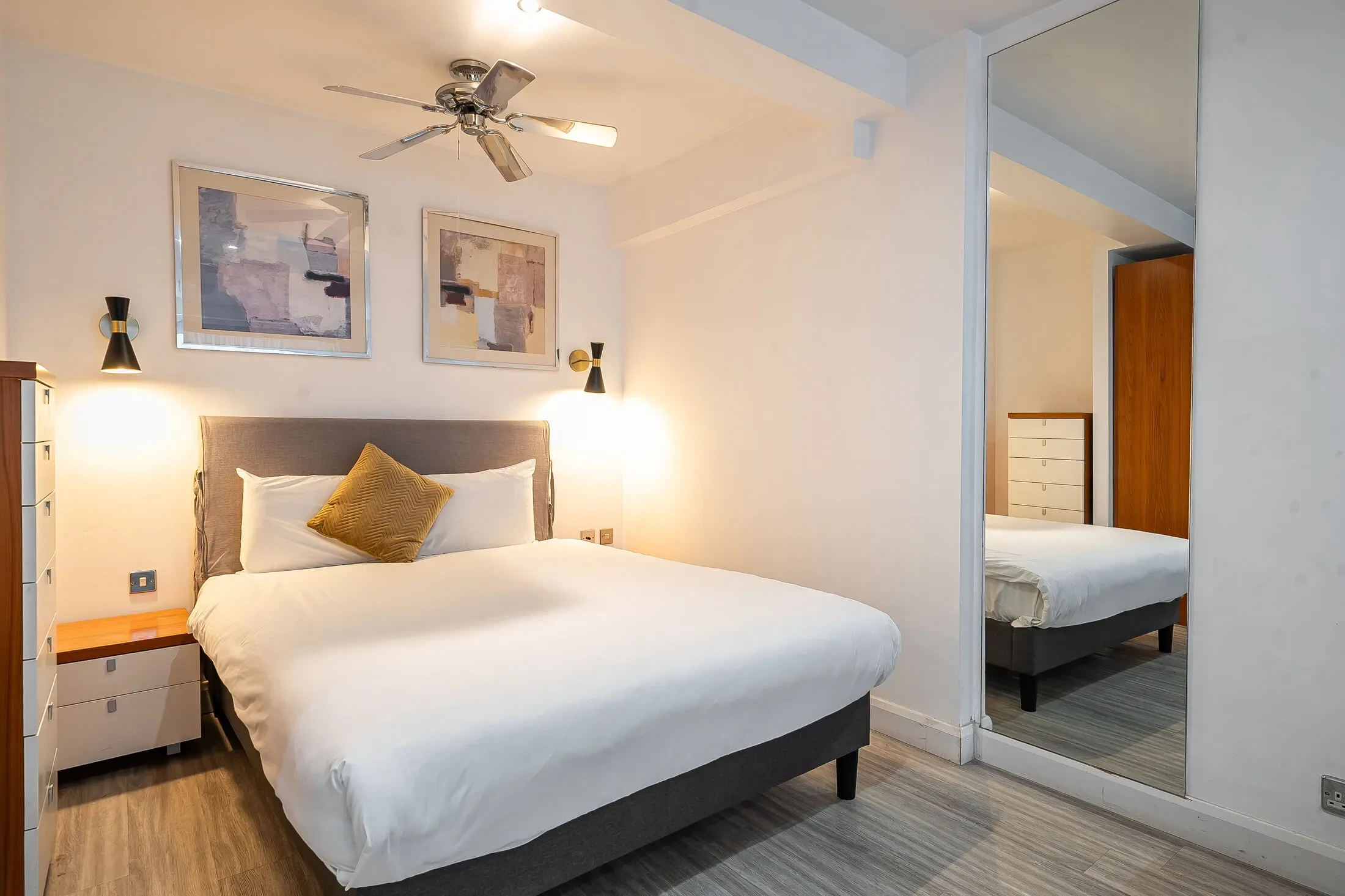 Flat Roland Gardens in Greater London