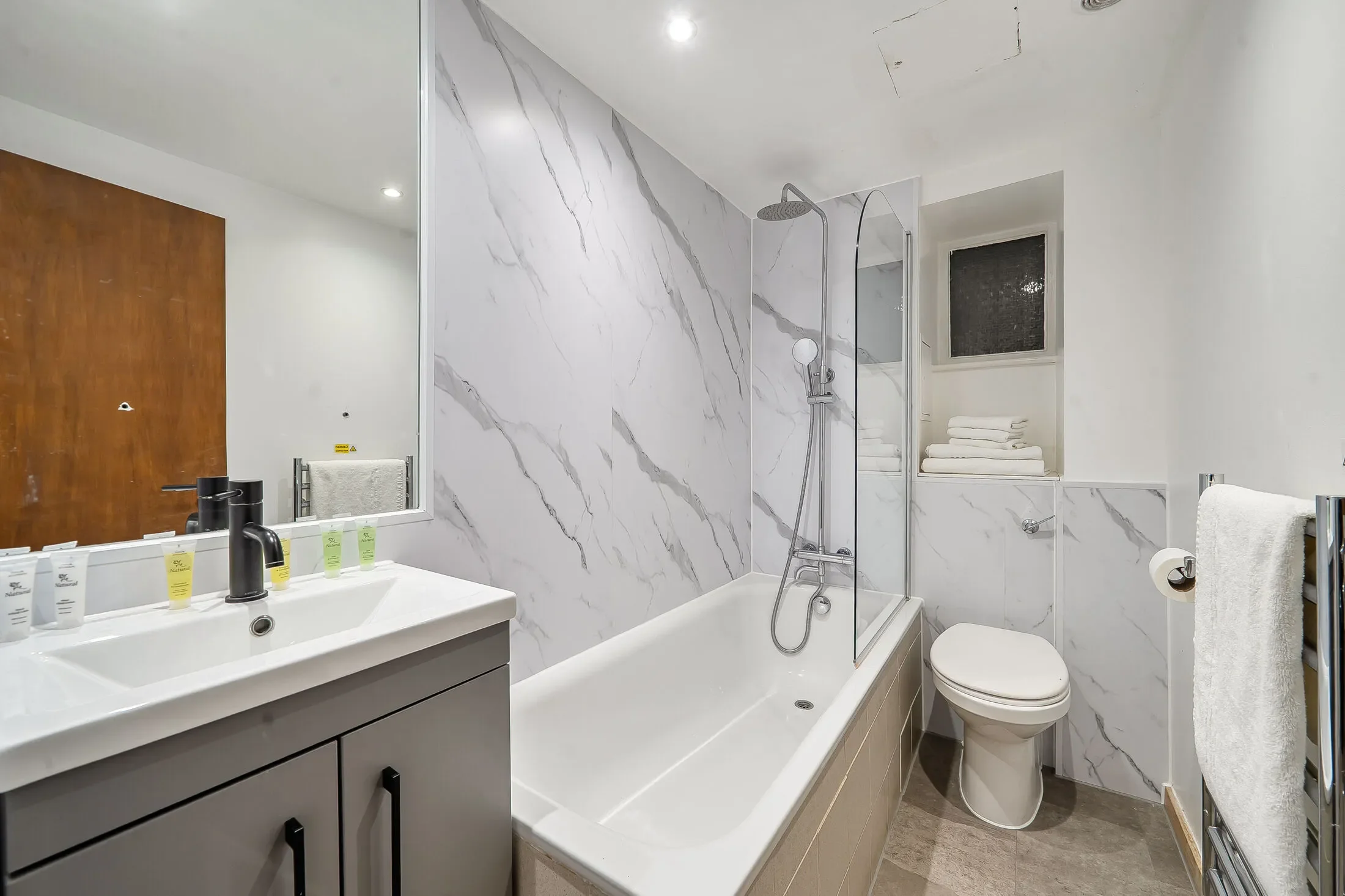 Flat Roland Gardens in Greater London