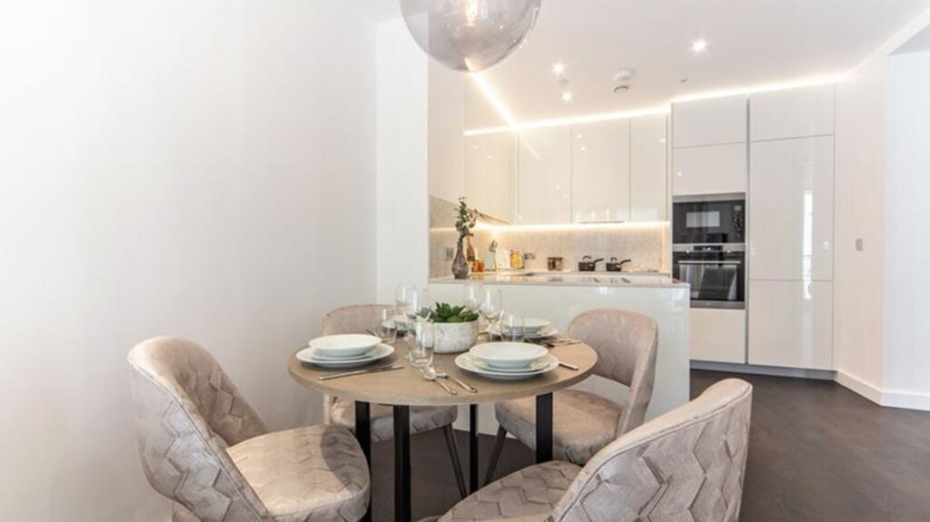 Flat Pascal Square in Greater London