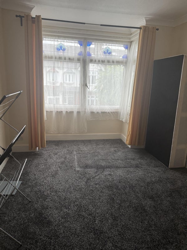 Room Albert Road in Greater London