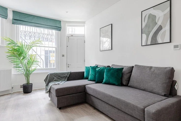 Flat Trebovir Road in Greater London