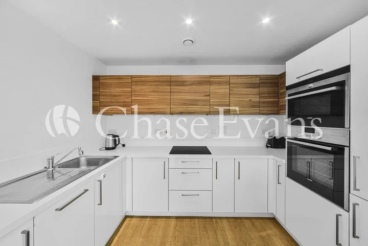 Flat Devons Road in Greater London