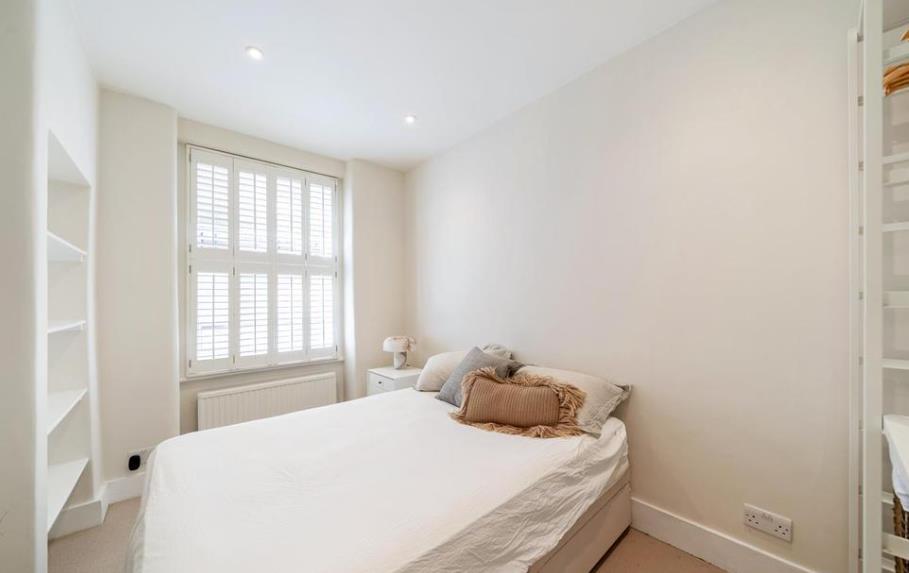 Flat Portman Gate in City of Westminster