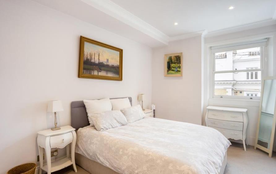 Flat Portman Gate in City of Westminster