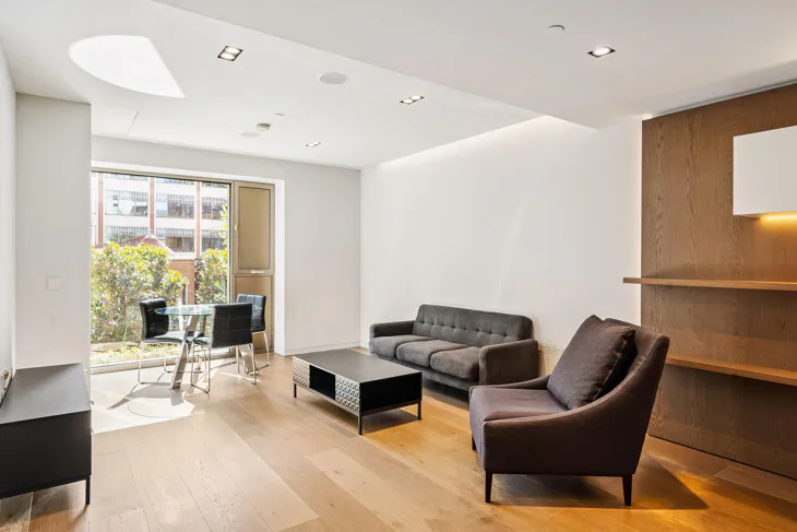 Flat Pearson Square in City of Westminster