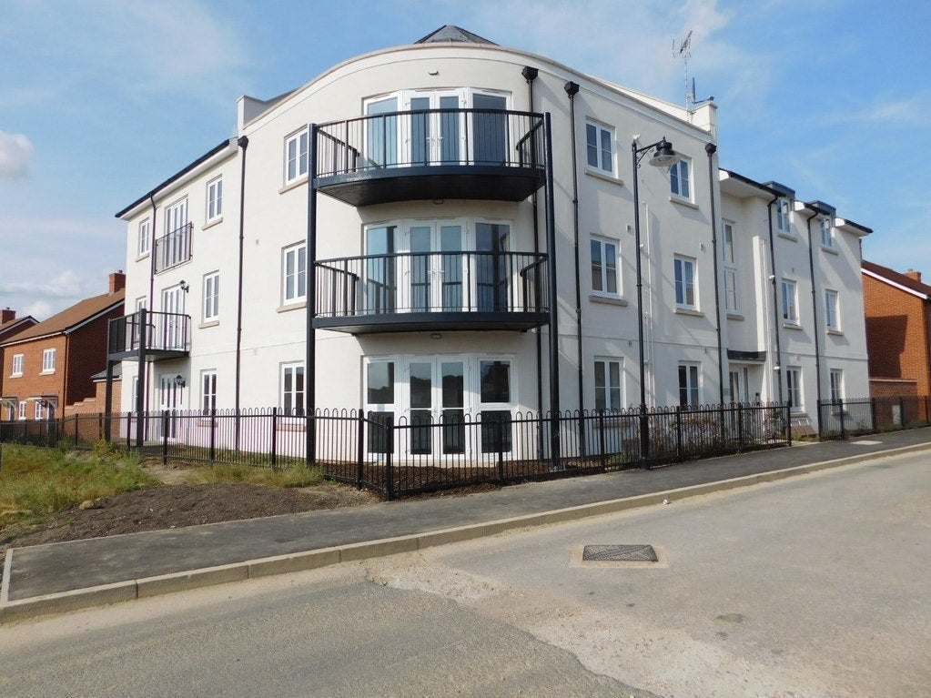 Flat Watson Lane in Southwick and Widley