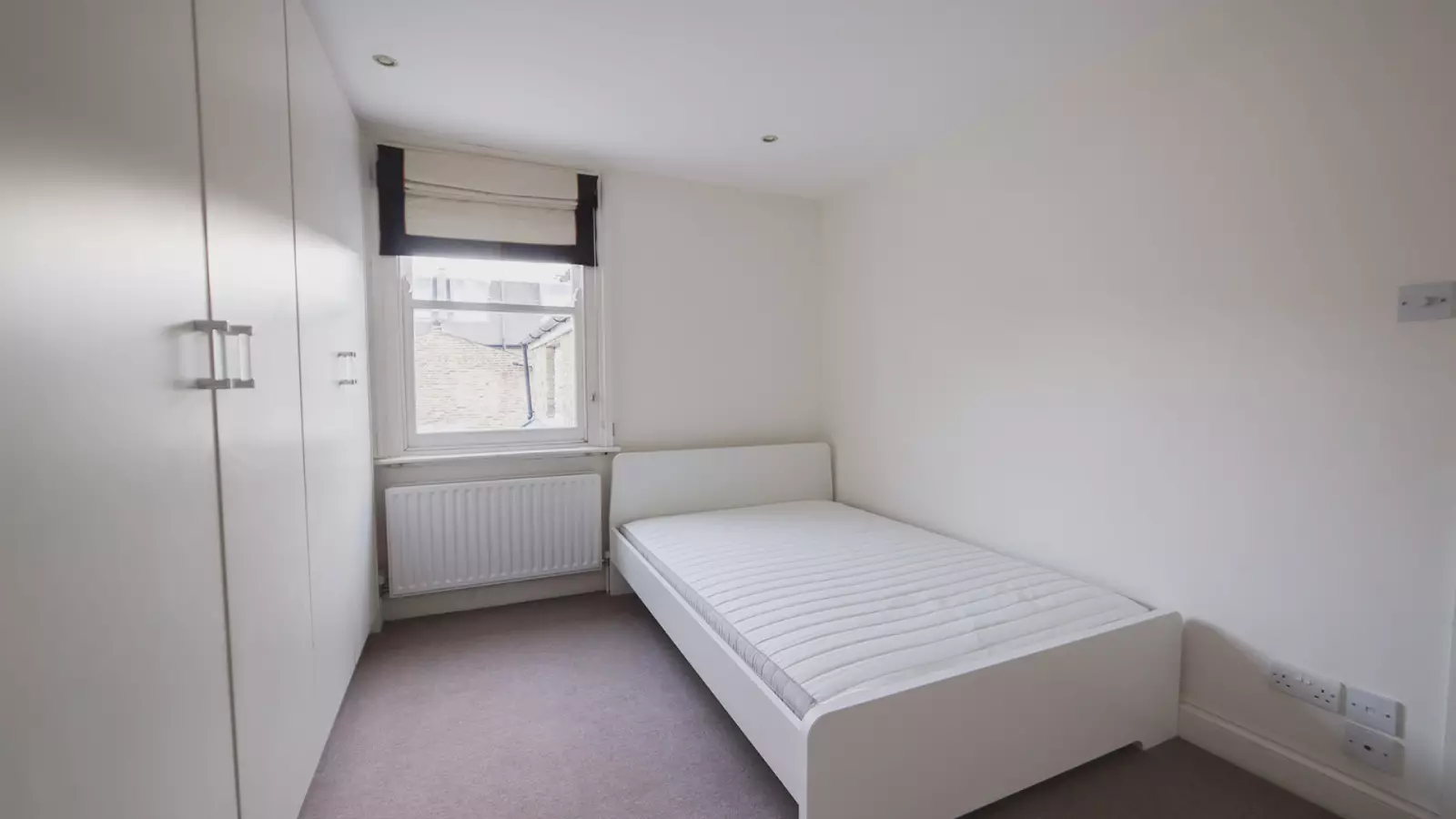 Room Rosaville Road in Greater London
