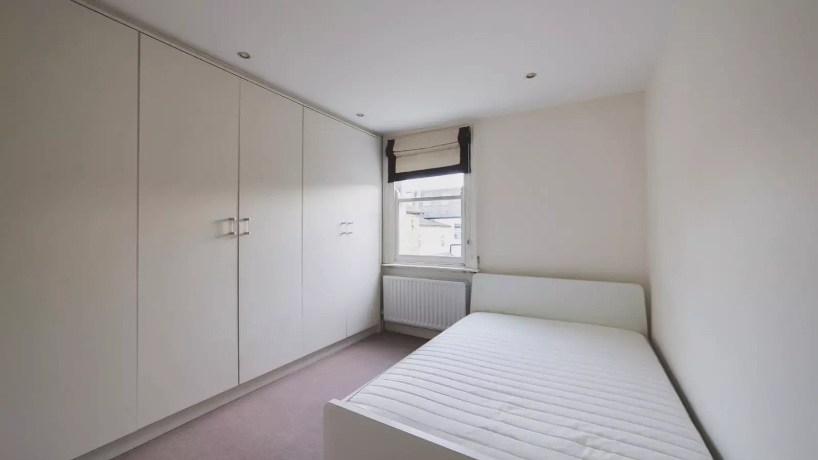 Room Rosaville Road in Greater London
