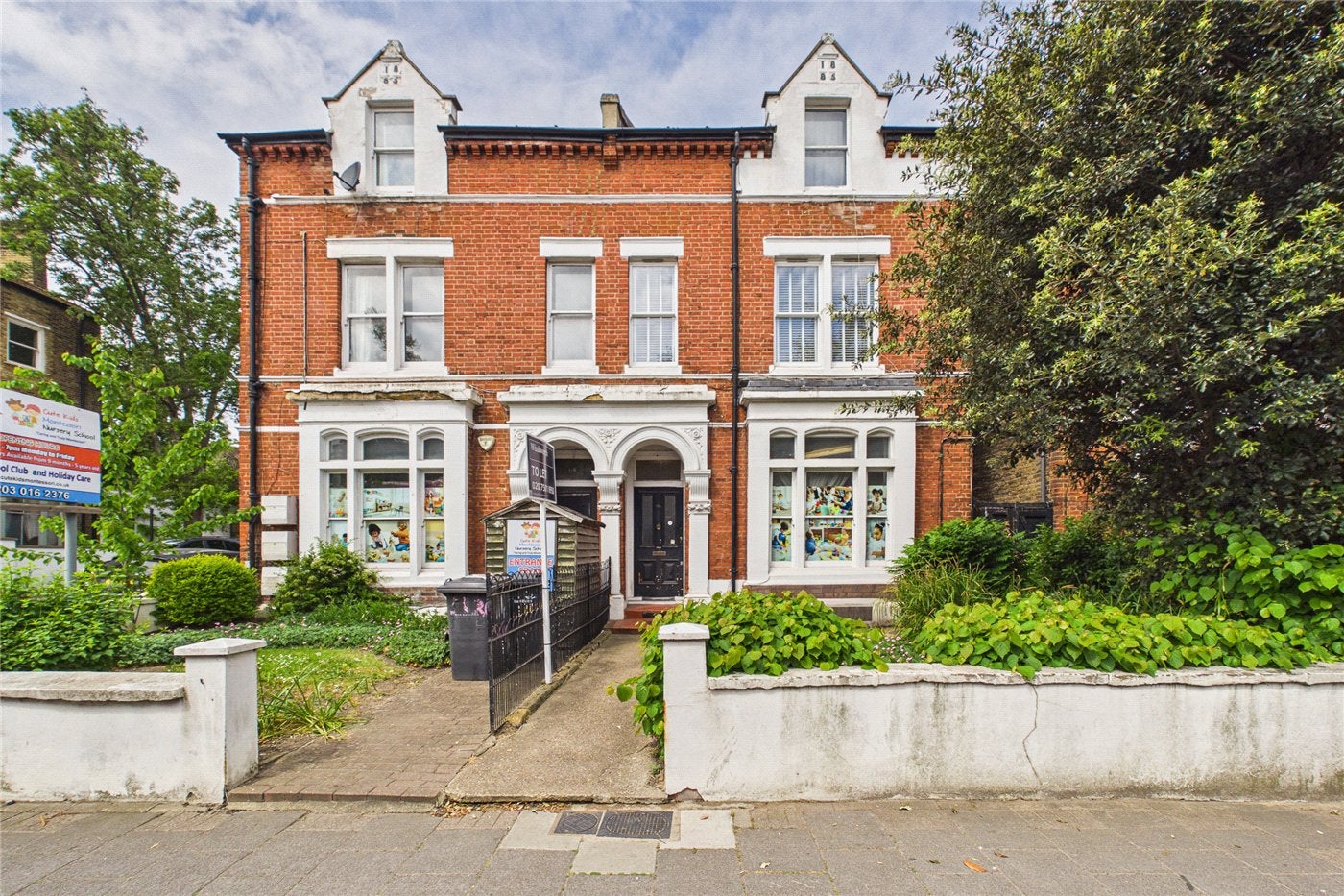 Flat Deerbrook Road in Greater London