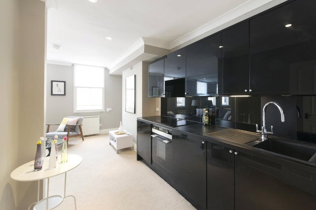 Flat Walton Street in Greater London