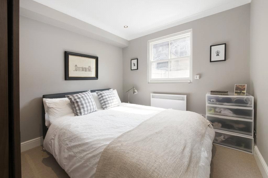 Flat Walton Street in Greater London