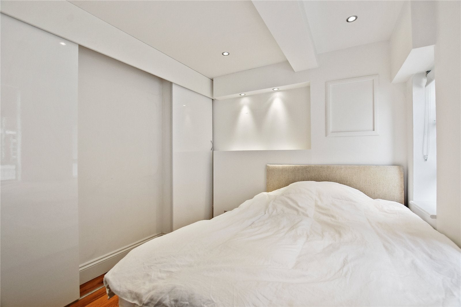 Flat Sloane Avenue in Greater London