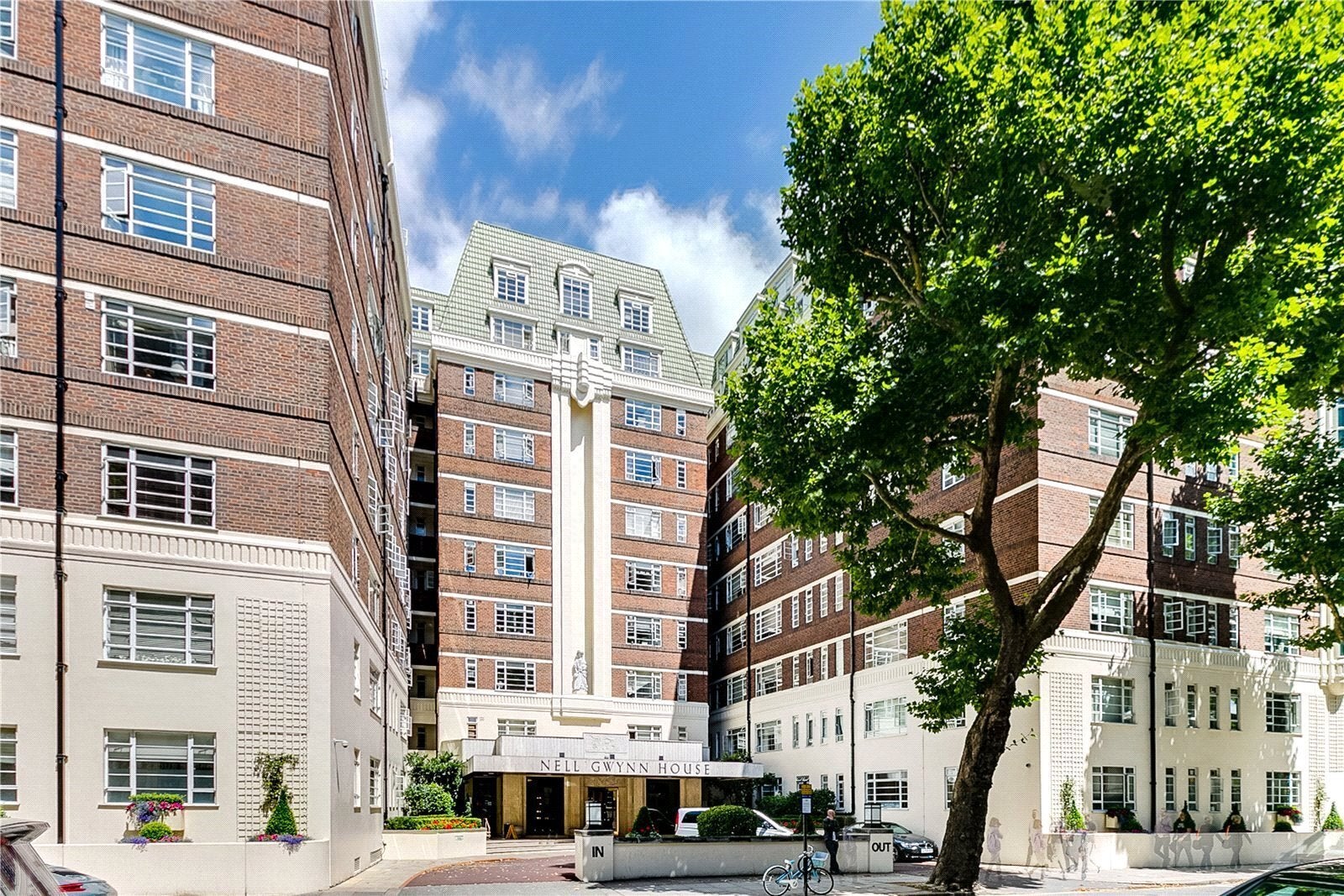 Flat Sloane Avenue in Greater London