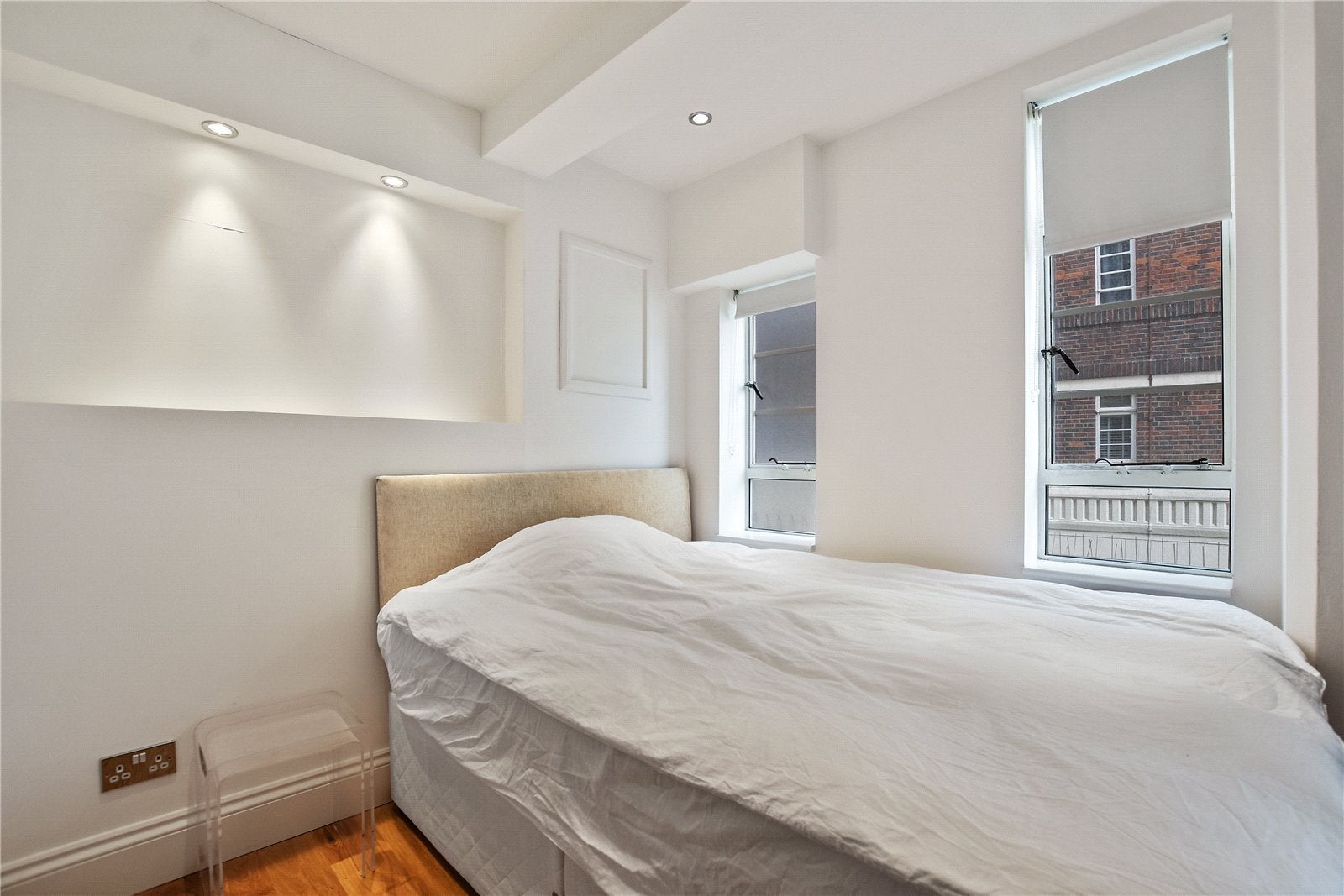 Flat Sloane Avenue in Greater London