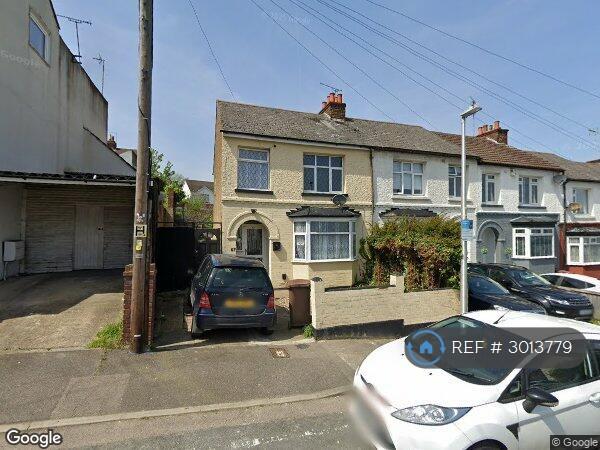 House The Ridgeway in Gillingham
