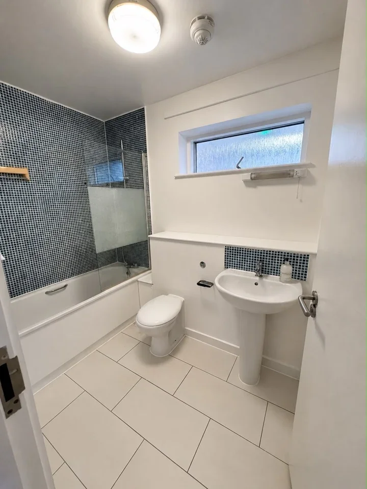 Flat Prince Regent Road in Greater London