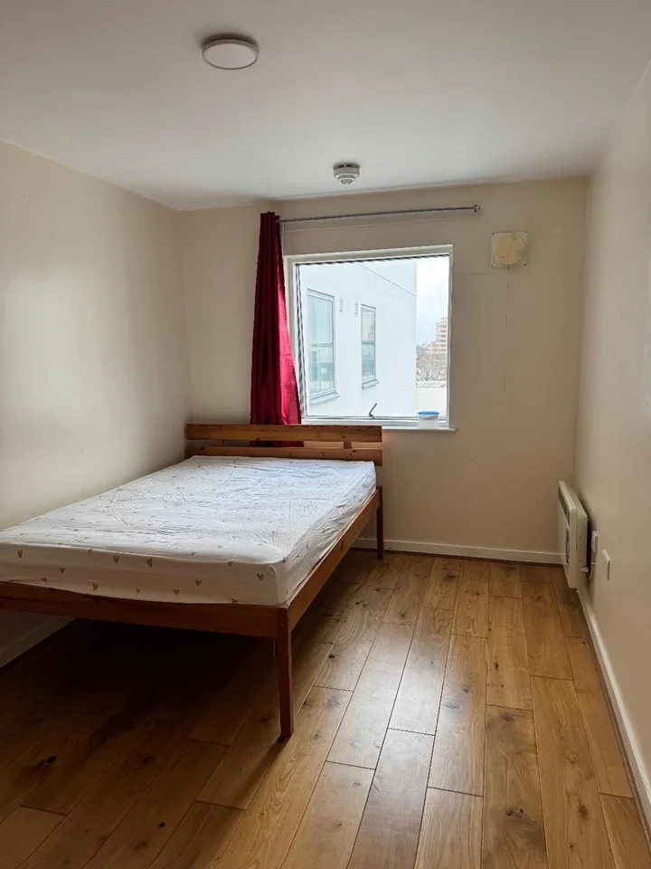 Flat Prince Regent Road in Greater London