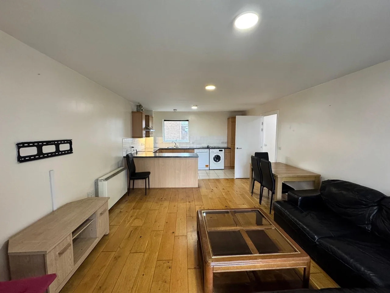 Flat Prince Regent Road in Greater London
